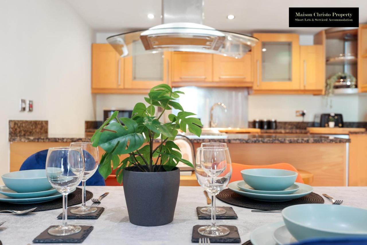 Weekly Or Monthly Stays, London, Canary Wharf - Sleeps 6- 2bedroom, Free Parking, Serviced By Maison Christo Apartment *