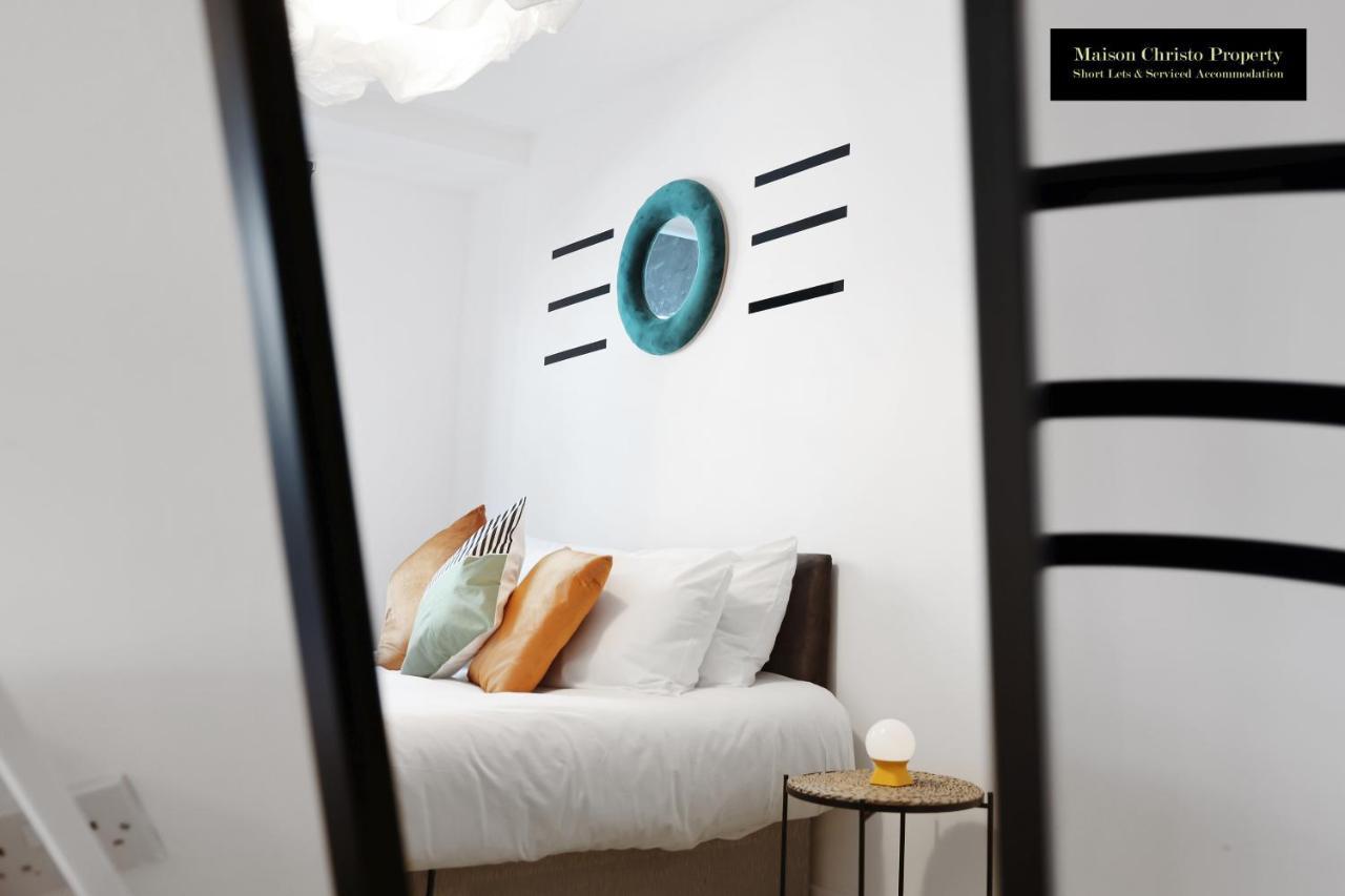 Apartment Weekly Or Monthly Stays, London, Canary Wharf - Sleeps 6- 2bedroom, Free Parking, Serviced By Maison Christo