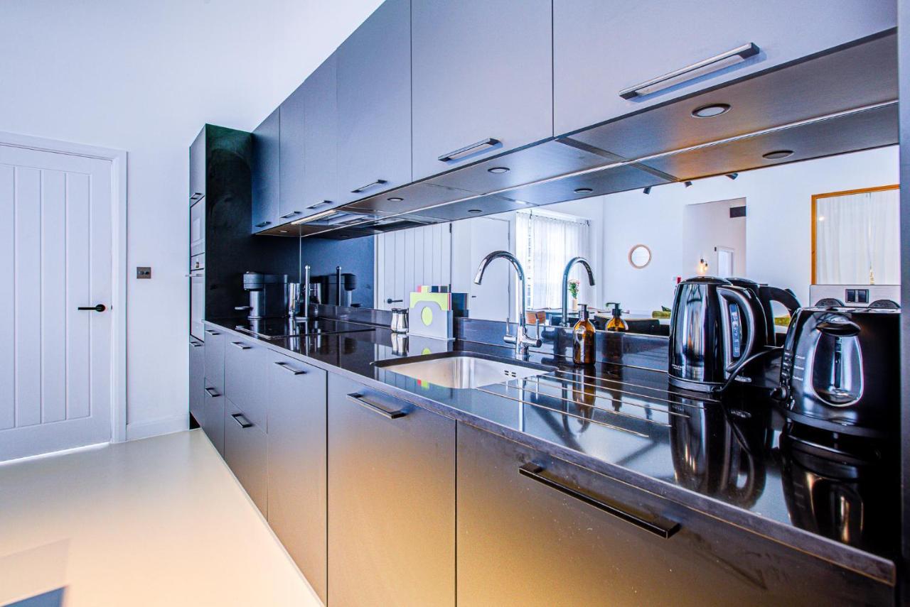 Stunning Penthouse Close To Queen's Park - Mega Fast Internet