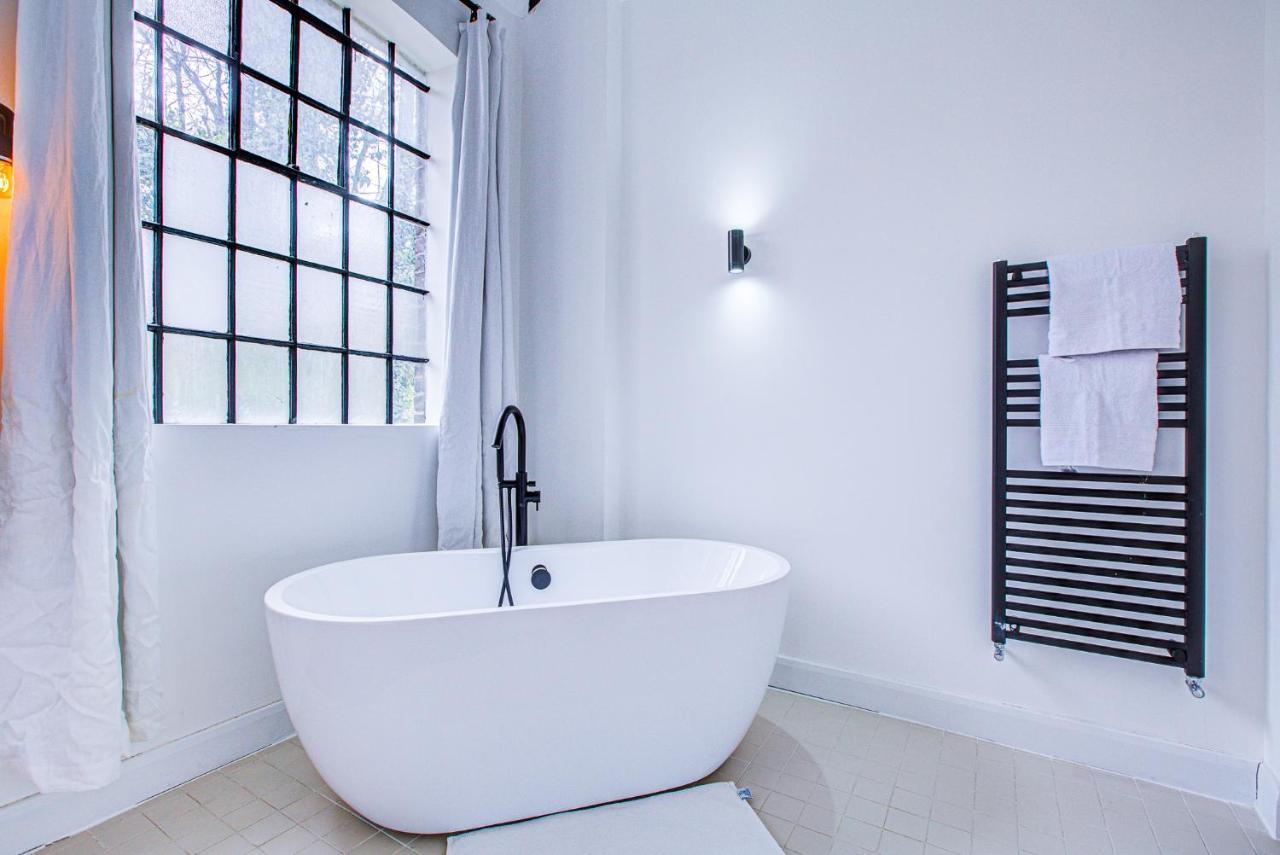 Stunning Penthouse Close To Queen's Park - Mega Fast Internet Apartment *