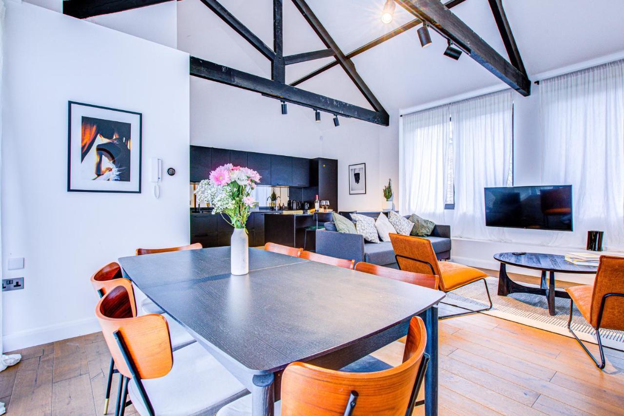 Stunning Penthouse Close To Queen's Park - Mega Fast Internet Apartment London