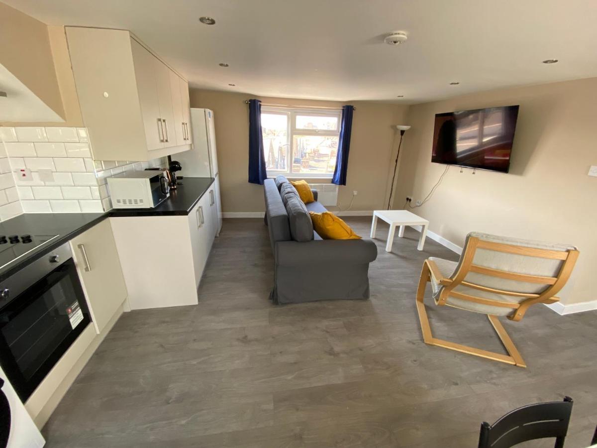Stunning 1 Bedroom Flat In Wood London
