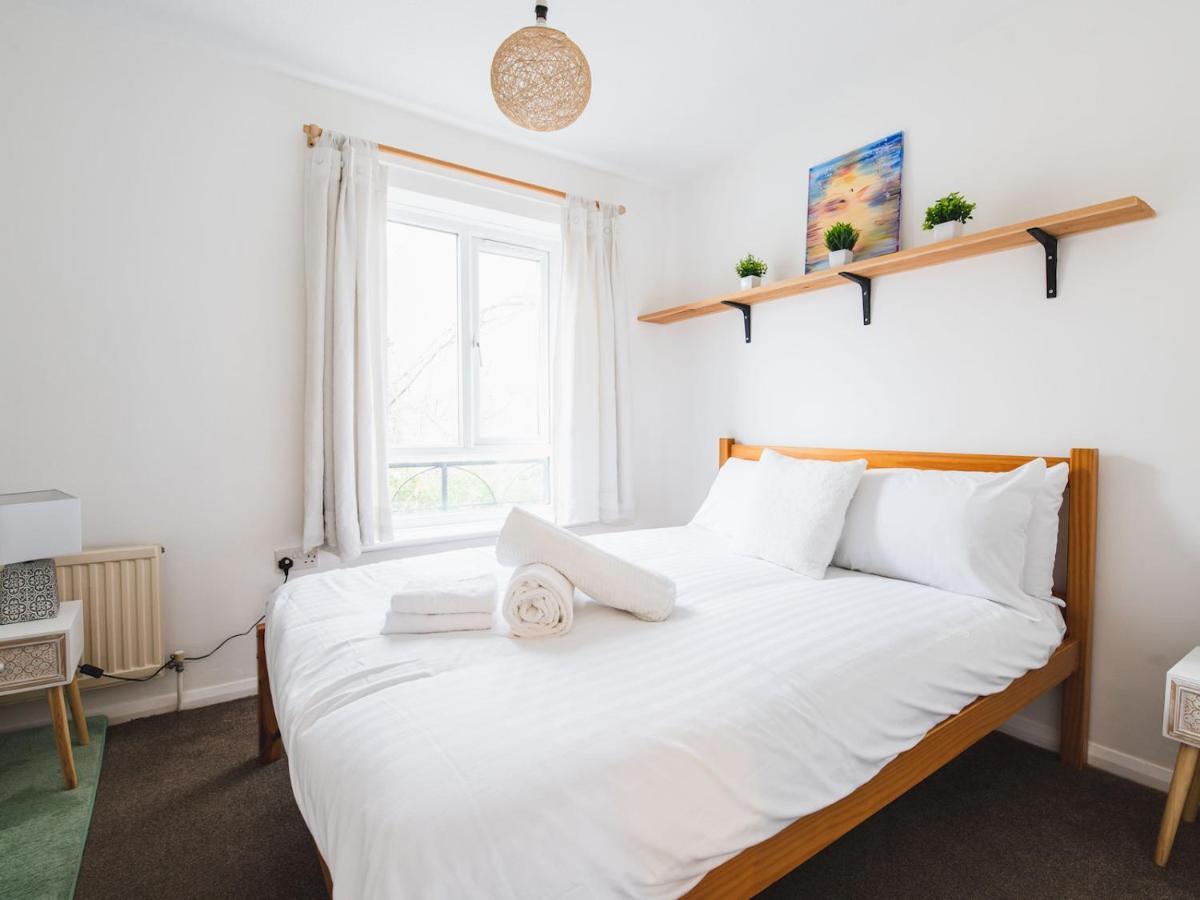 Pass The Keys Cosy Se House Near Tube Line Londres