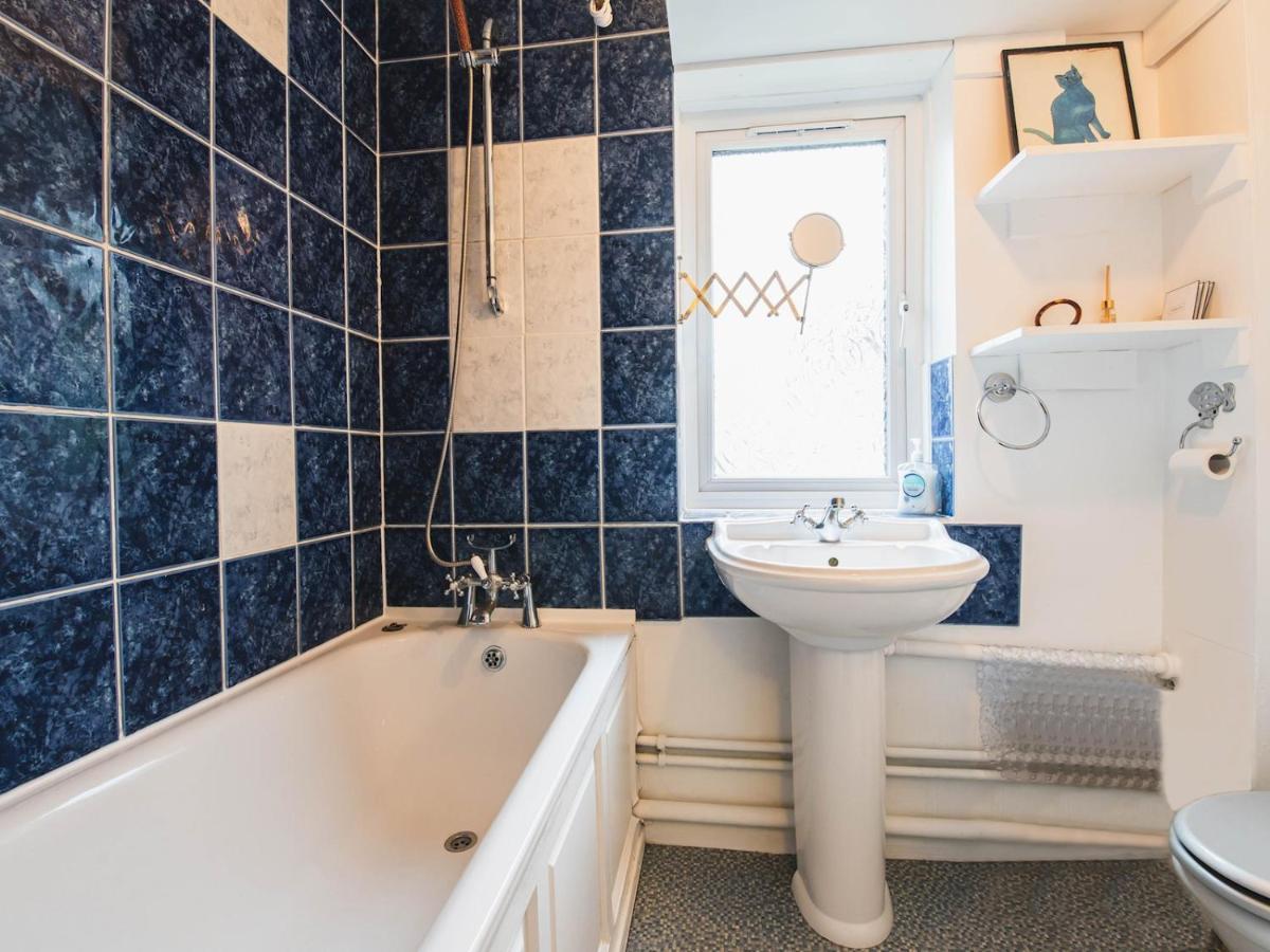 Pass The Keys Cosy Se House Near Tube Line *