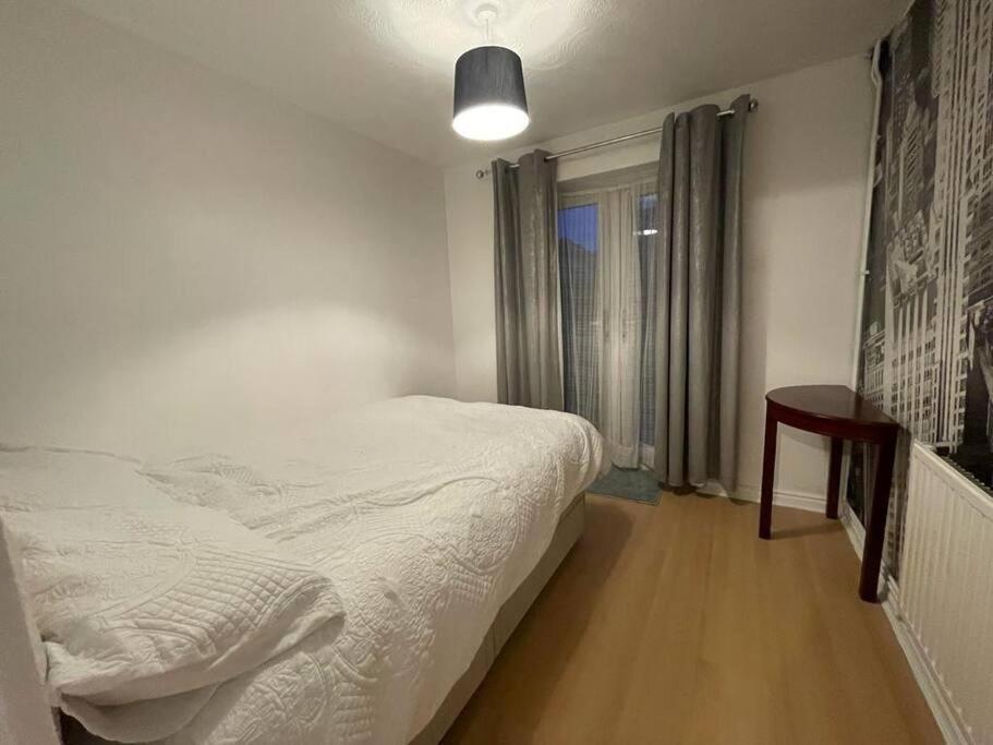 Beautiful 2 Bedroom Flat In London! Near Excel O2 Arena And Central! With Garden Appartement *