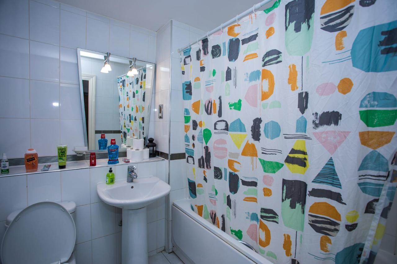 Remarkable 2-bed With Sea View Londen