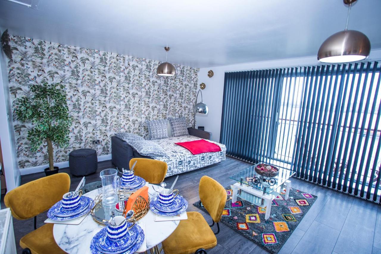 Remarkable 2-bed With Sea View Appartement