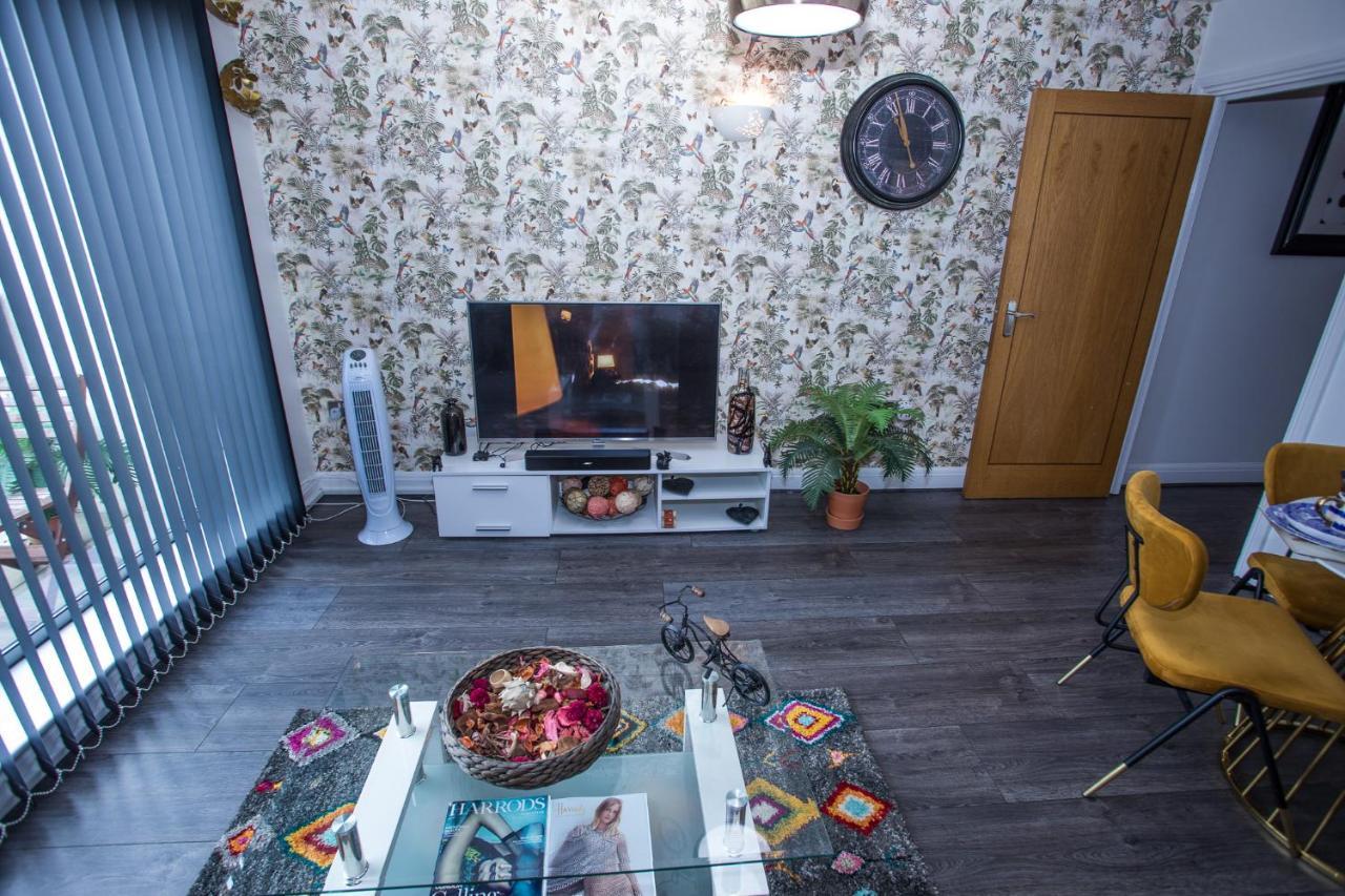 Remarkable 2-bed With Sea View Londen