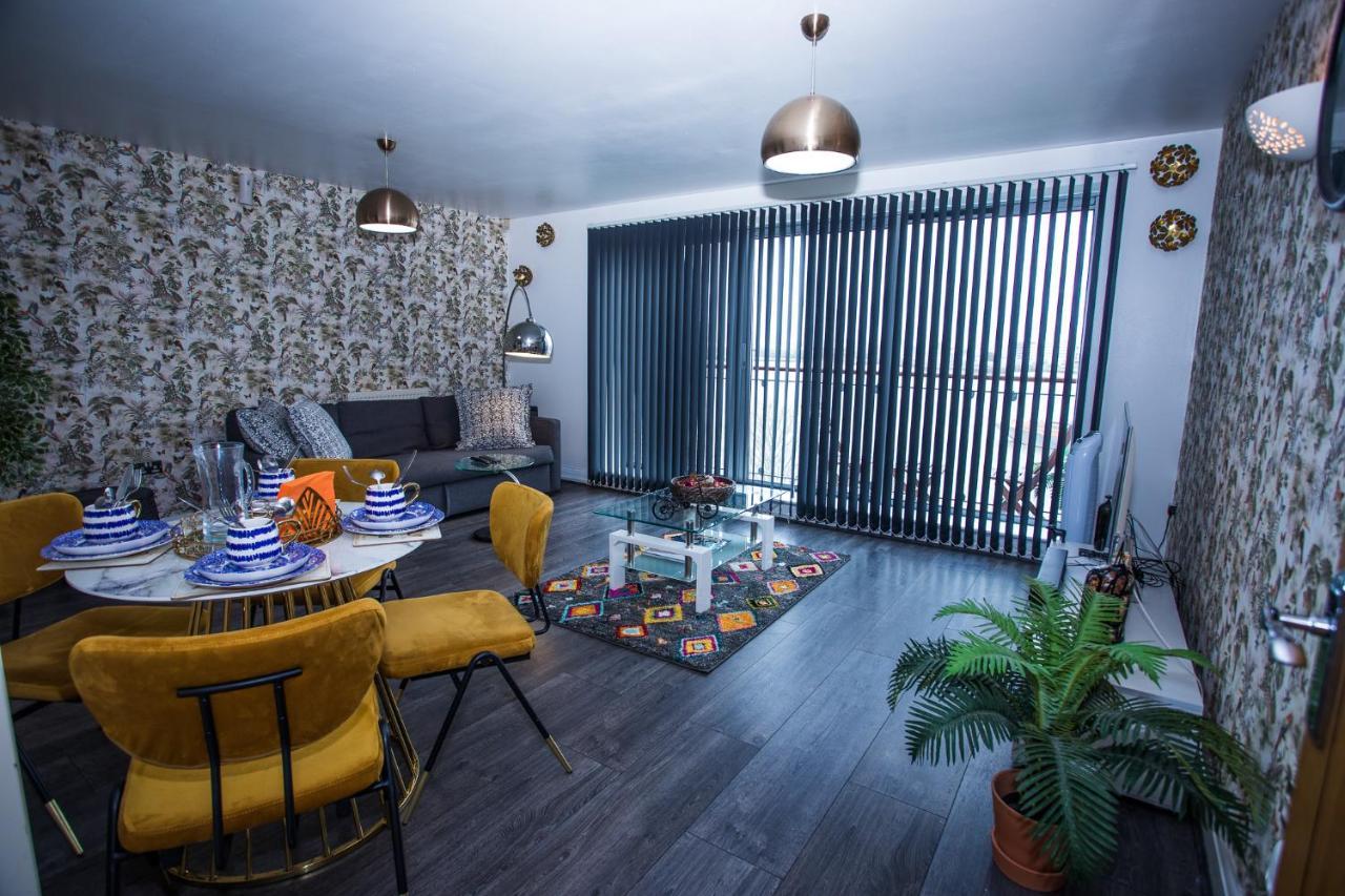 Remarkable 2-bed With Sea View Londen