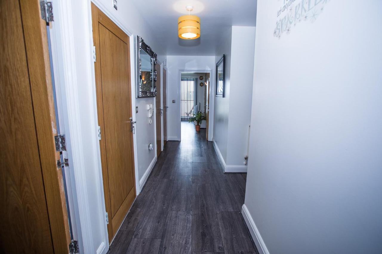 Remarkable 2-bed With Sea View *