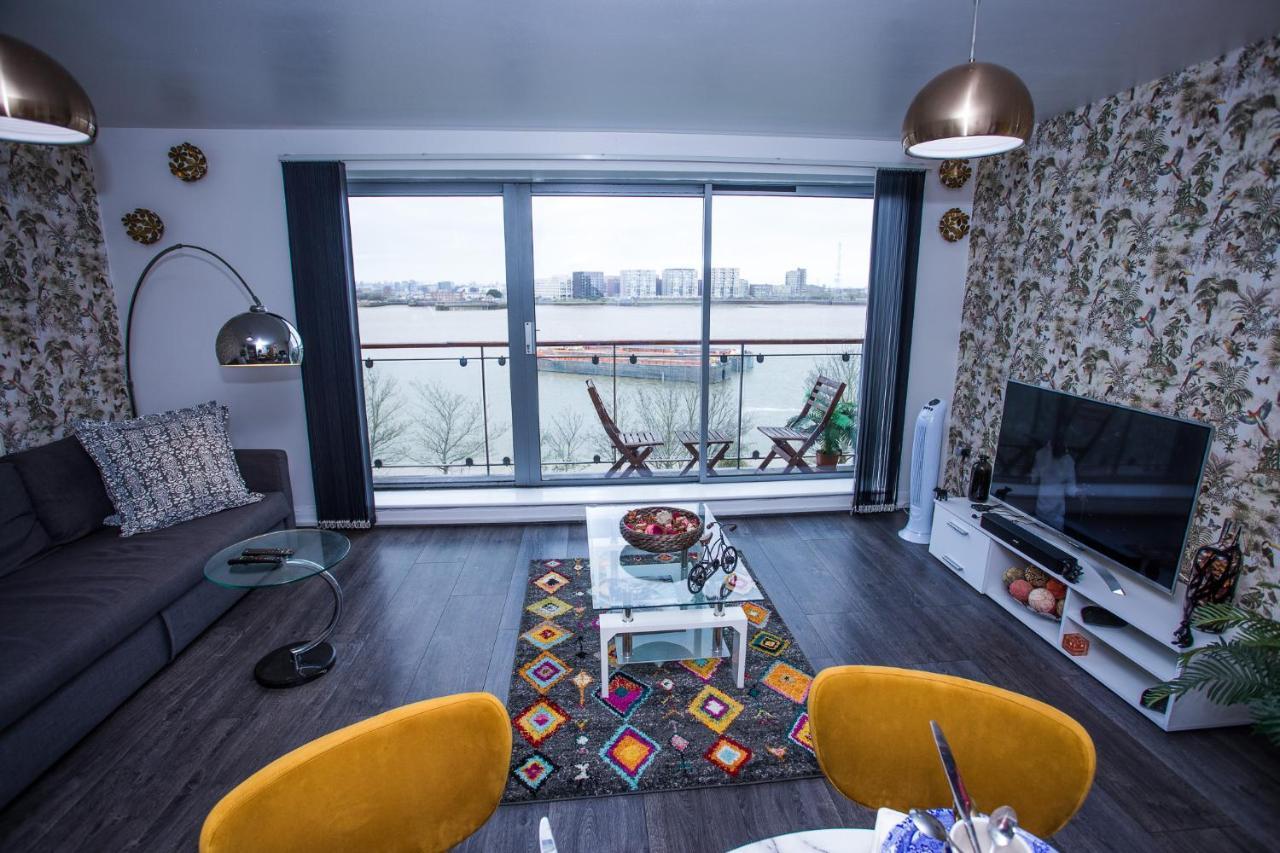 Remarkable 2-bed With Sea View Londen