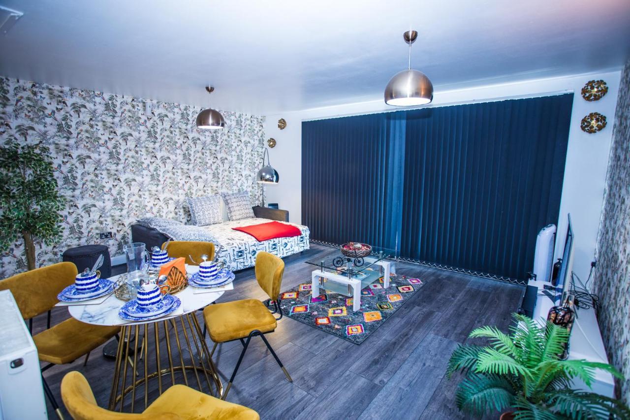 Remarkable 2-bed With Sea View Londen