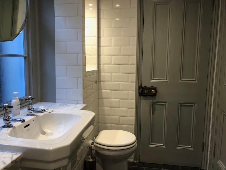 Holiday home Kings Cross, Self-contained House & Private Garden *