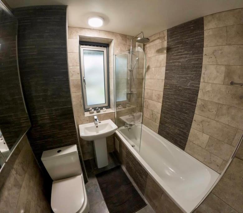 Unique 3bd Flat King Size Bed