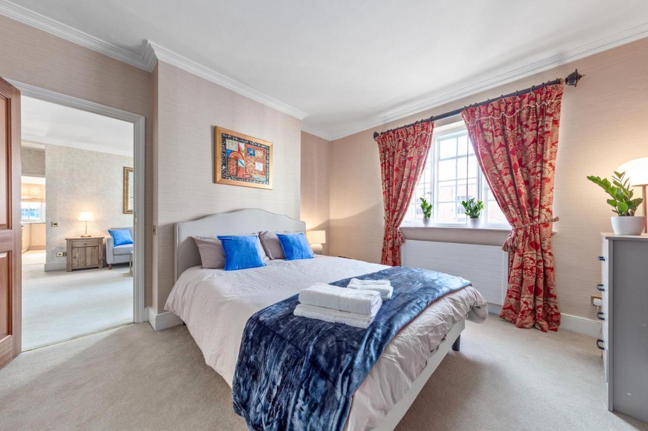 The Mayfair Large Snug * Londen