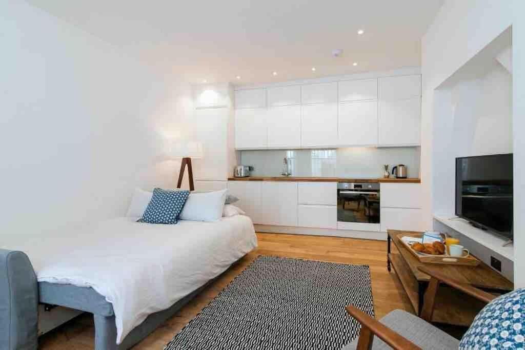 Charming Stylish One-bedroom *
