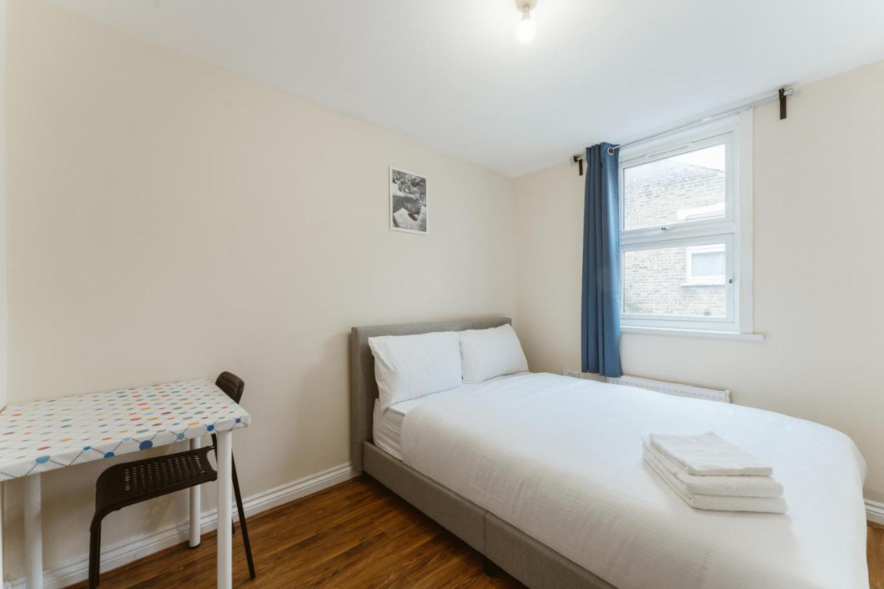 Mile End 57a Hostal *