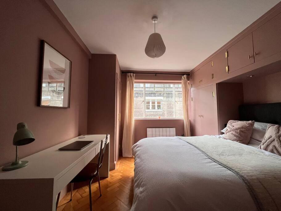 Fitzrovia / Bloomsbury / West End - Two Bed Apartamento Londres