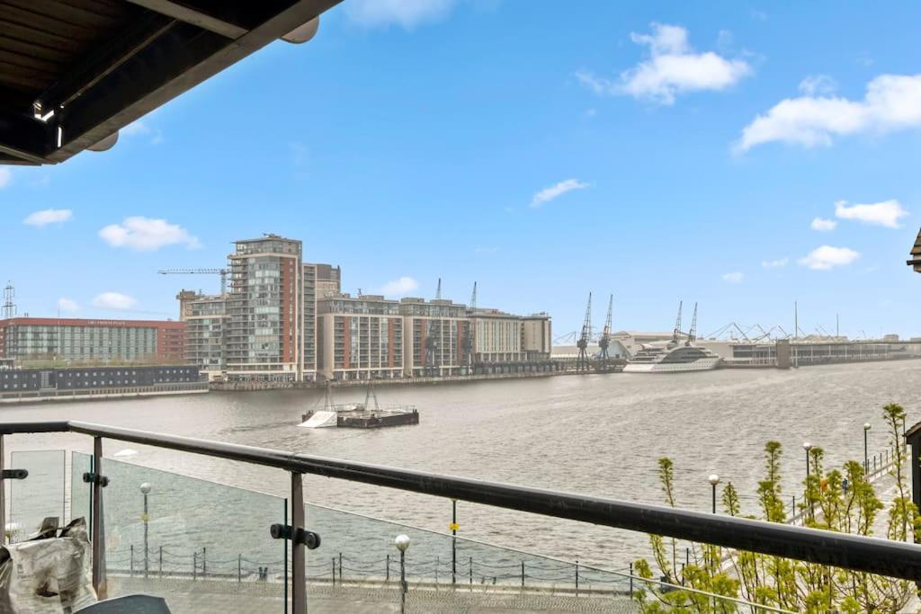 2 Bed Docklands Apt- 02 & Excel *