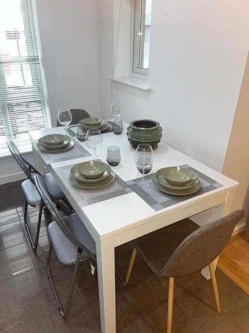Easy - Bright And Airy 2bed Apart Appartement