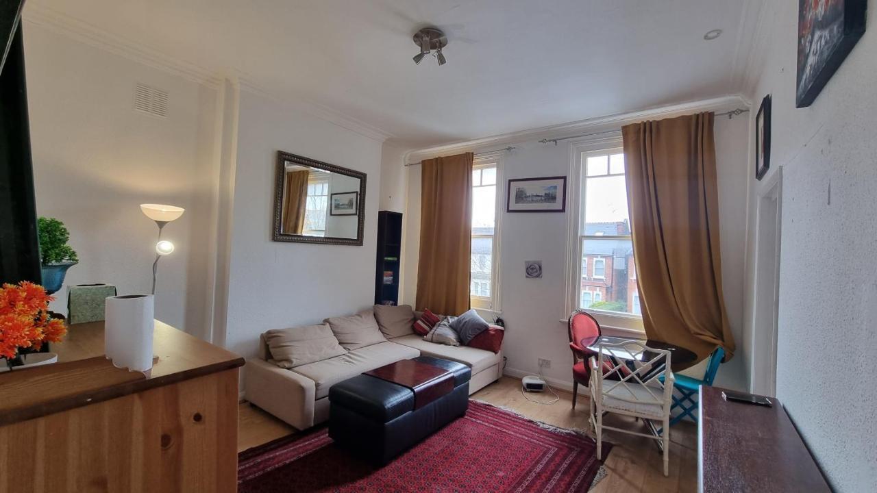 Couette-café Extra Large One Bedroom Flat With Parking Londres
