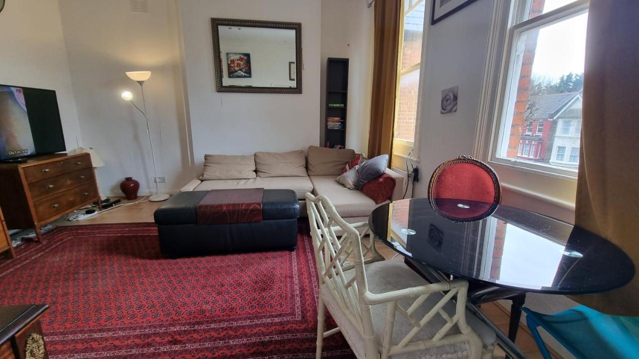 Extra Large One Bedroom Flat With Parking Londres