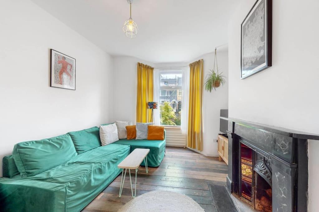 Vakantiehuis Enchanting 3 Bedroom House With Garden In Leyton *