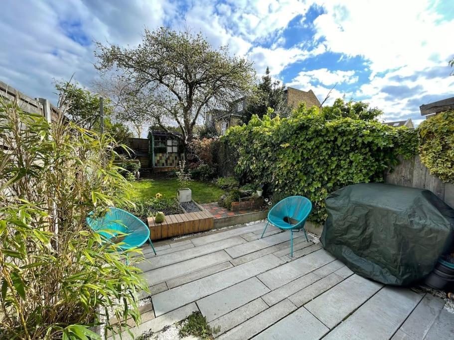 Vakantiehuis Enchanting 3 Bedroom House With Garden In Leyton