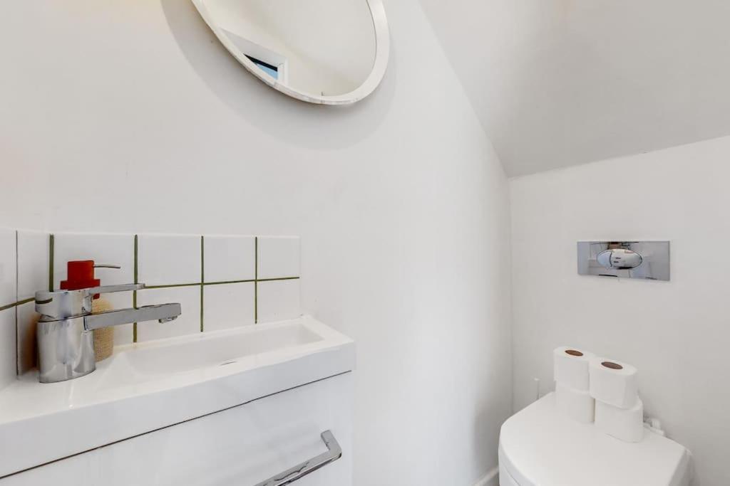 Enchanting 3 Bedroom House With Garden In Leyton Vakantiehuis Londen