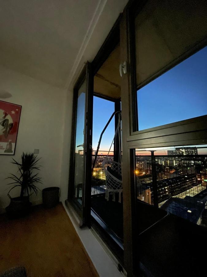 Whitechapel Two Bedroom Luxury - Free Private Parking - Views Londres