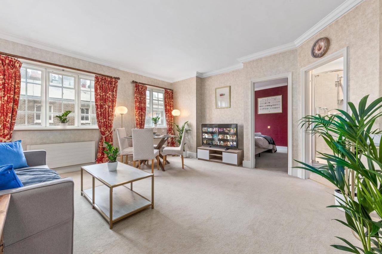 The Mayfair Large Snug * Londen