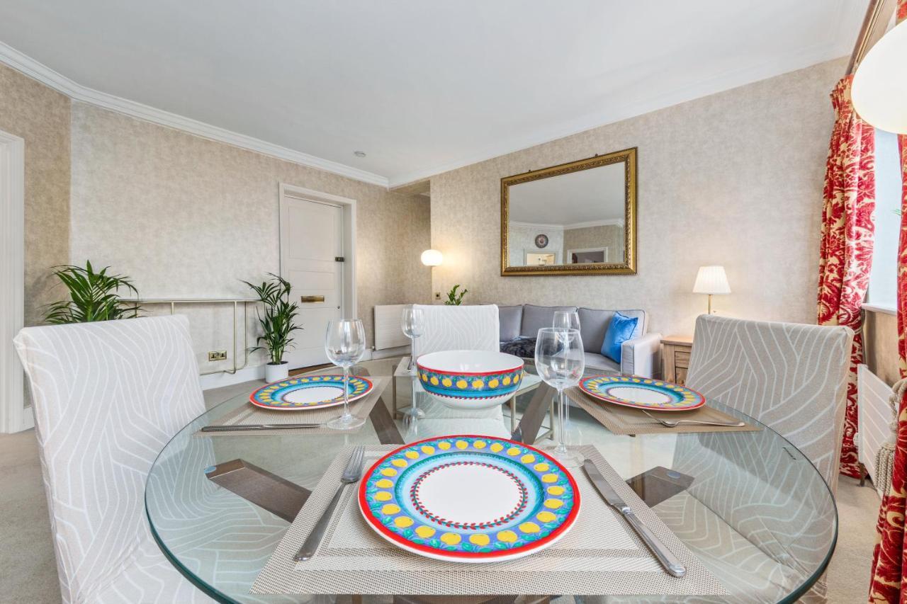 The Mayfair Large Snug