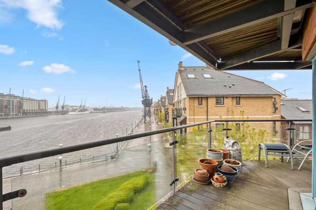 Apartamento 2 Bed Docklands Apt- 02 & Excel *