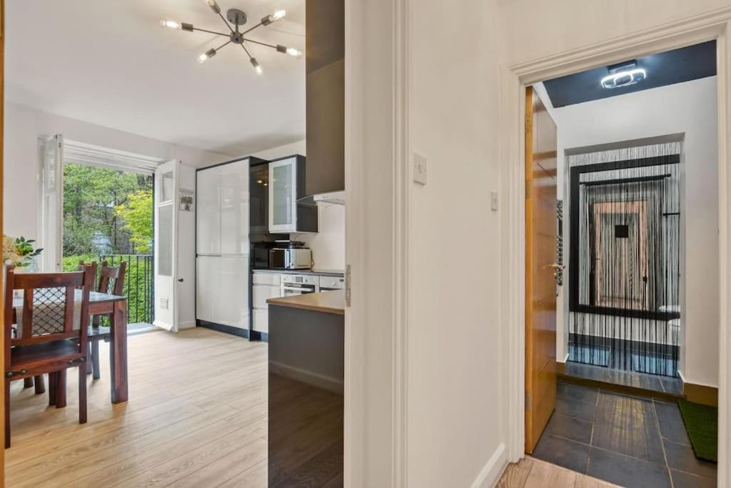 Charming Earls Court * London