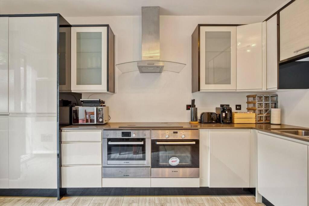 Charming Earls Court Apartment London