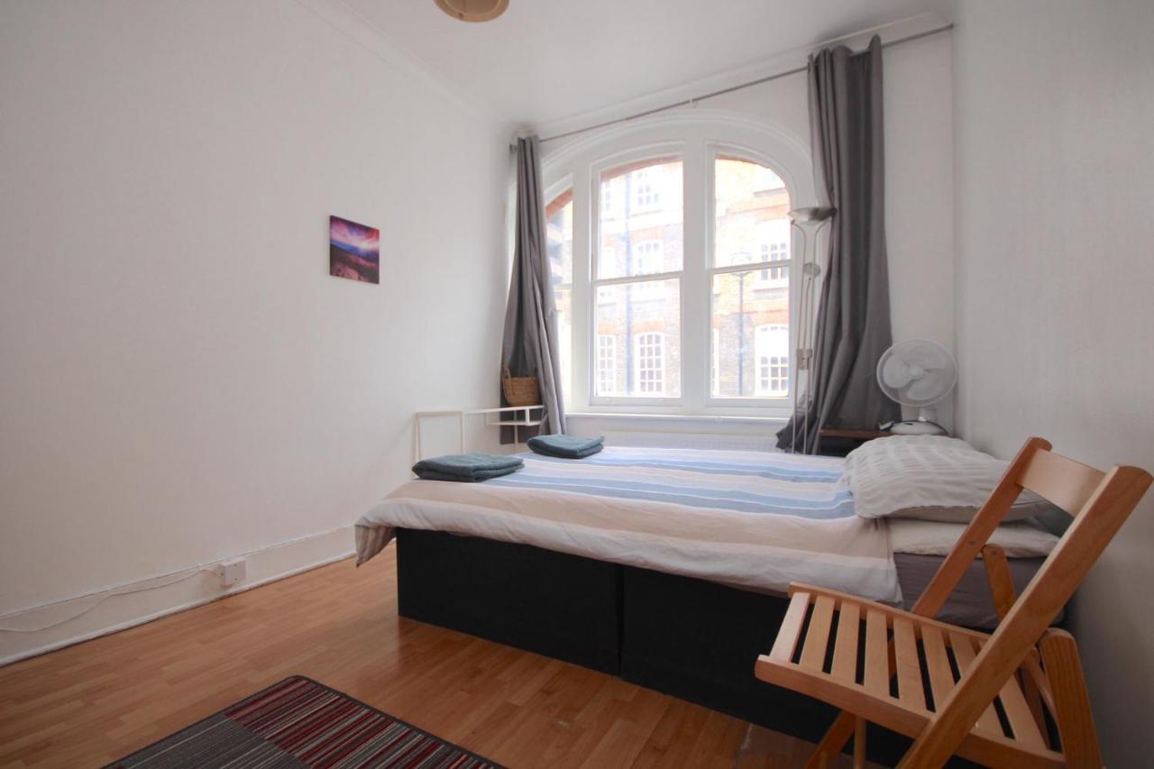 Great Flat Located In Trendy Soho Londen