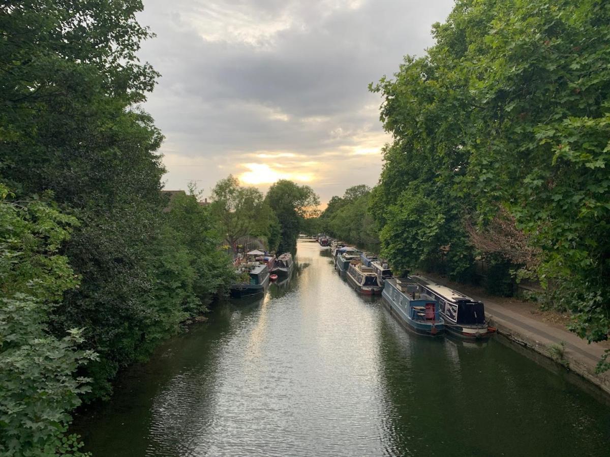 Eden 2bedroom Sleeps 6 In With Wifi & Leisure By Maison Christo Short Lets & Serviced * London