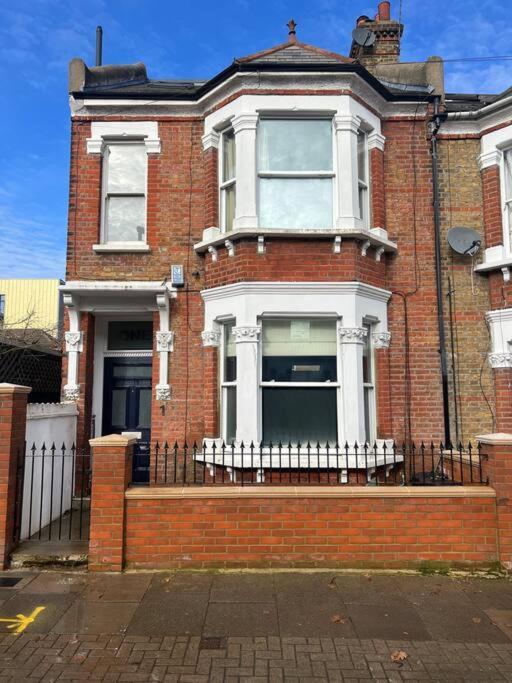 Four Bedroom Modern Victorian Wandsworth House Casa de Férias Londres