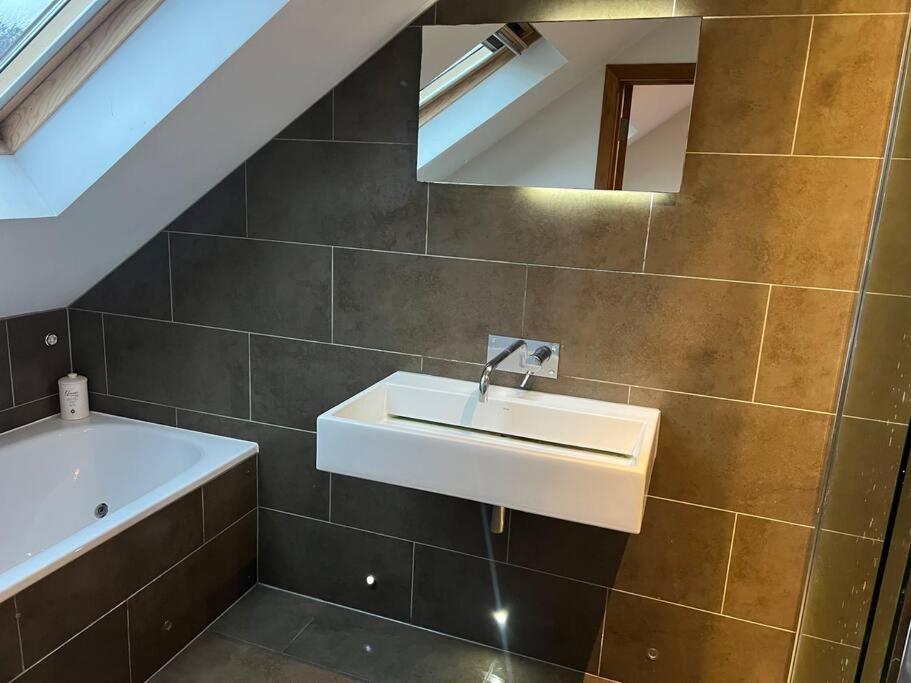 Four Bedroom Modern Victorian Wandsworth House * Londres
