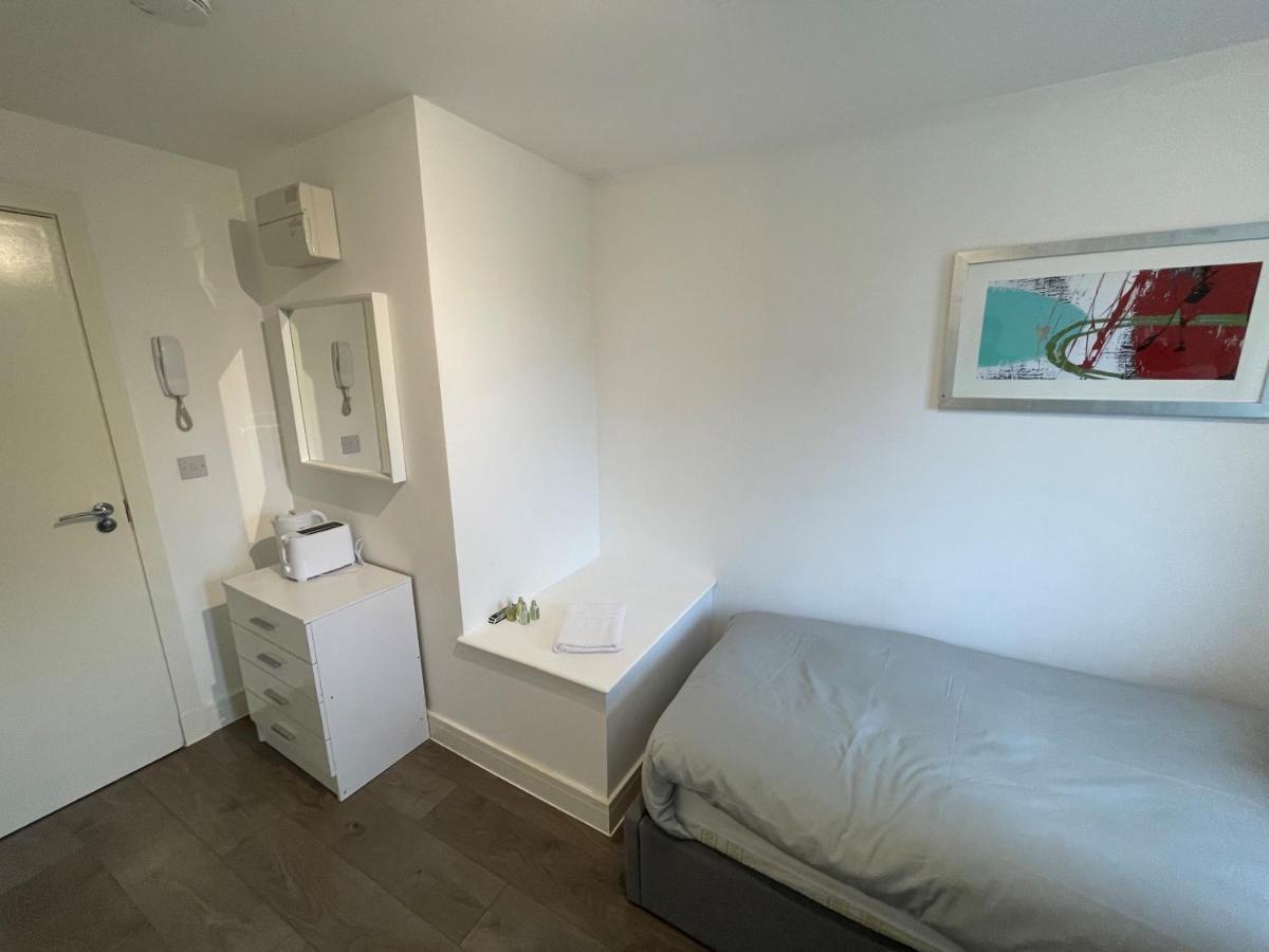 Habitación en casa particular Letzi Private En-suite Near Wembley Londres