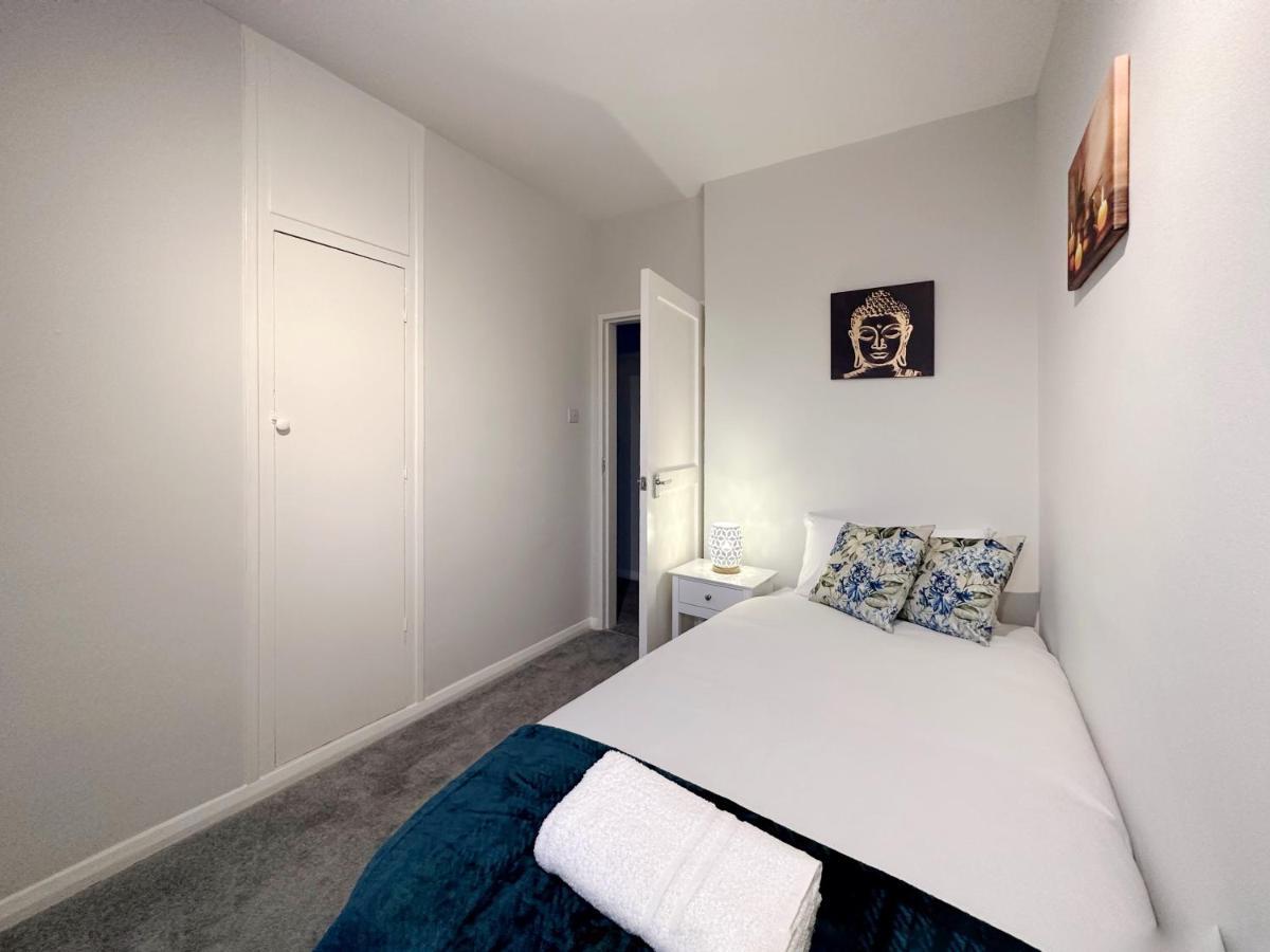 Zoey Place Near Thames River - 2 Double Beds, 1 Single Bed, Spacious, Ideal For Families Apartamento *