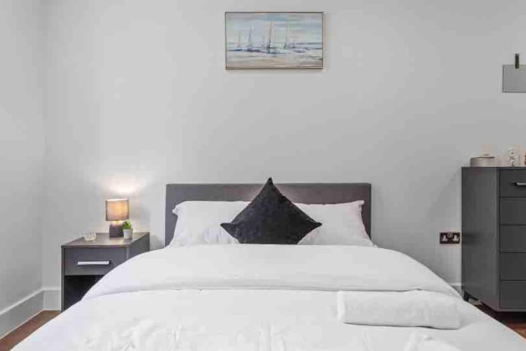 Cozy Flat Near Eye/ Victoria / Vauxhall London