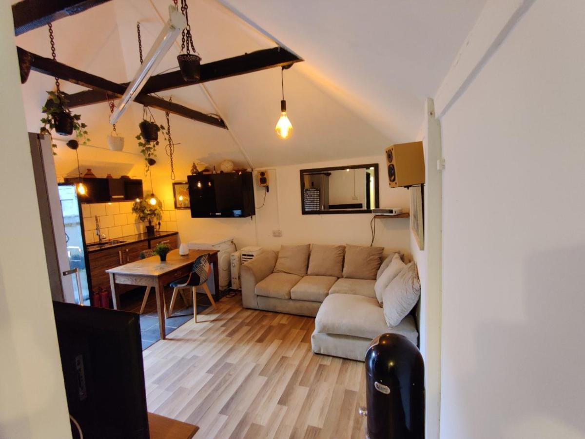 Unique Antique 2br@hackney Canal Londres