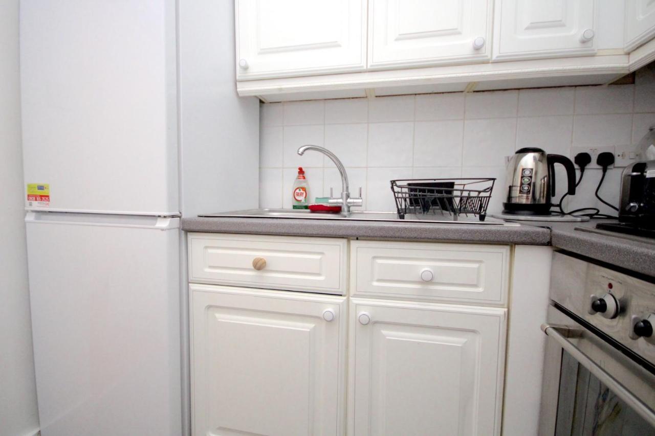 Great Flat Located In Trendy Soho *