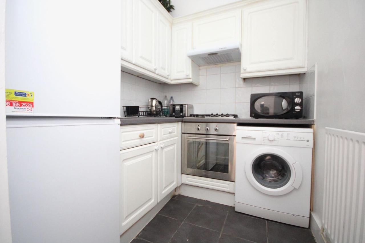 Great Flat Located In Trendy Soho Appartement Londen
