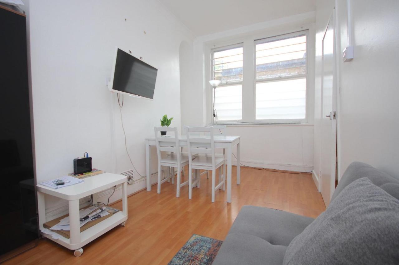 Great Flat Located In Trendy Soho *