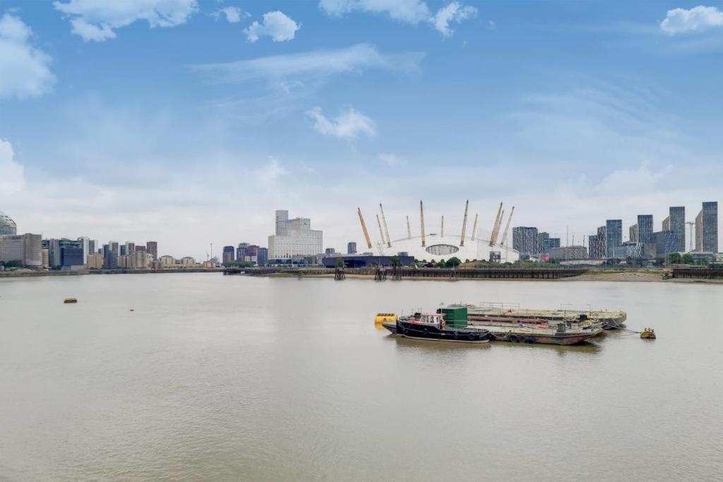 Canary Wharf Balcony Homestay London