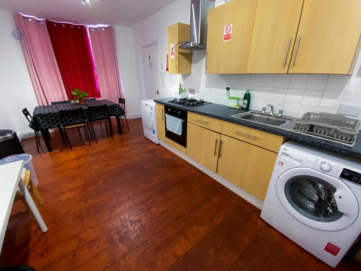 4 Bedroom House Parking & Garden Near Central * Londen