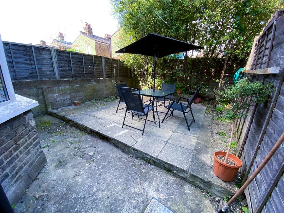 4 Bedroom House Parking & Garden Near Central Vakantiehuis Londen