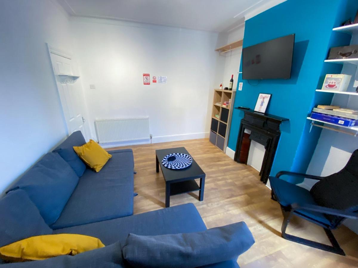 Vakantiehuis 4 Bedroom House Parking & Garden Near Central